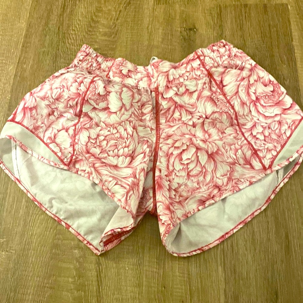 Lululemon Hotty Hot Shorts 4”